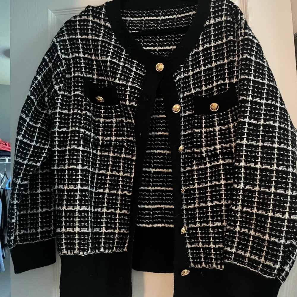 Black and white houndstooth like sweater